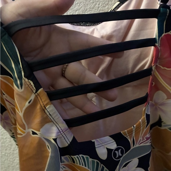 Hurley Women's Tropical Print UPF 50+ Stretch 
One-Piece Swimsuit XL - Picture 6 of 14